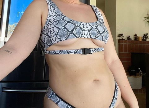 clairebaby33 onlyfans leaked picture 2