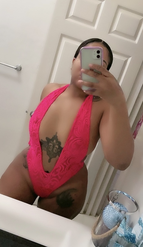 dubaiimili onlyfans leaked picture 2