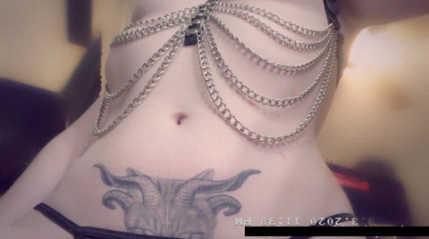 girlshapedgoth onlyfans leaked picture 2