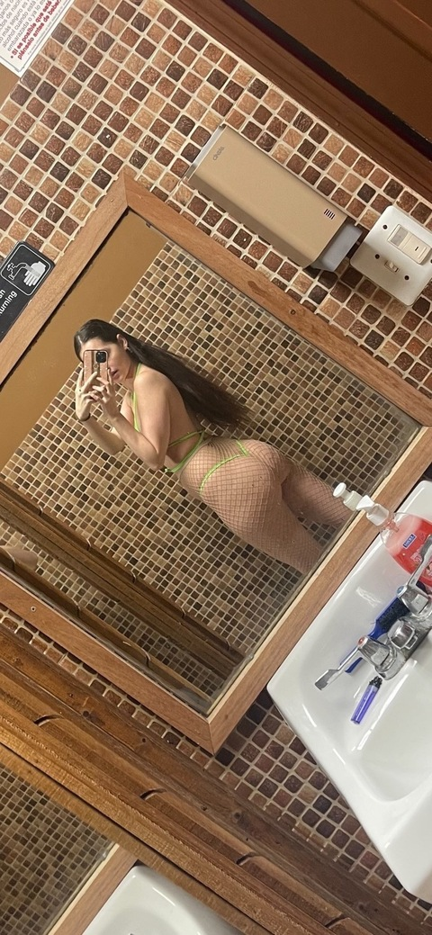 hennesymami onlyfans leaked picture 2