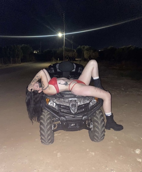 hollyjessie onlyfans leaked picture 2