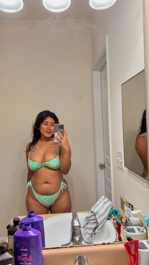 islizbethoe onlyfans leaked picture 2