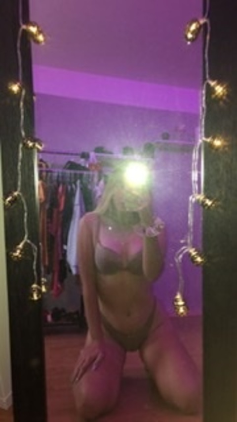katie0303 onlyfans leaked picture 2