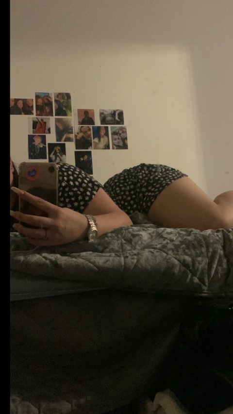 liza.loo onlyfans leaked picture 2