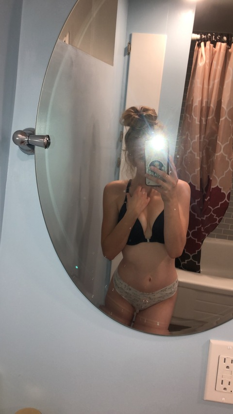 loloklol onlyfans leaked picture 2