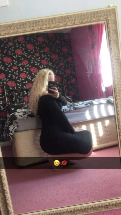 louise1222 onlyfans leaked picture 2