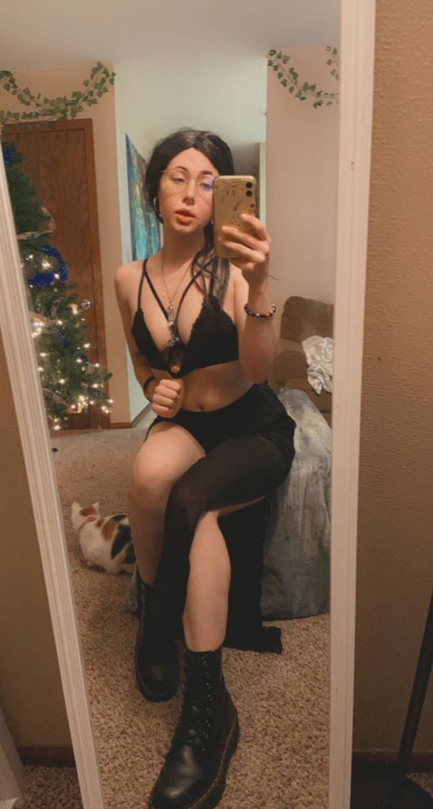 lunathefaery onlyfans leaked picture 2