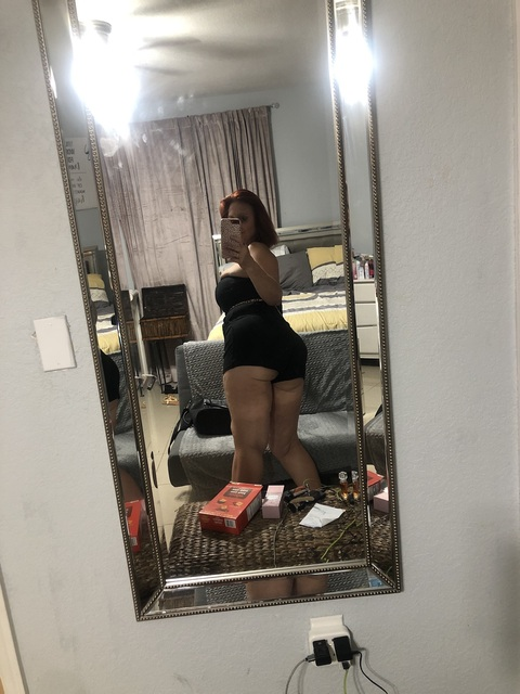 misskimberly1977 onlyfans leaked picture 2