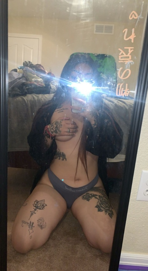 prettylilwhor3 onlyfans leaked picture 2