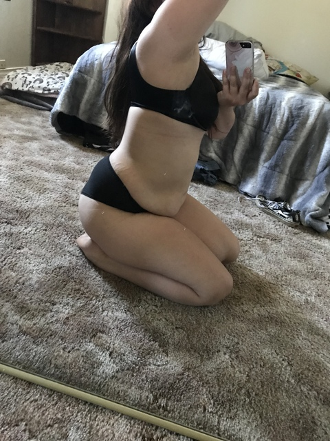 theresalexislyn onlyfans leaked picture 2