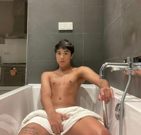 valentinoferrari01 onlyfans leaked picture 2